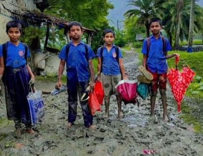 পাটকেলঘাটায় ২০ বছর ধরে বেহাল দূর্বাডাঙ্গা-গাছা সড়ক, চরম দুর্ভোগে বাসিন্দারা