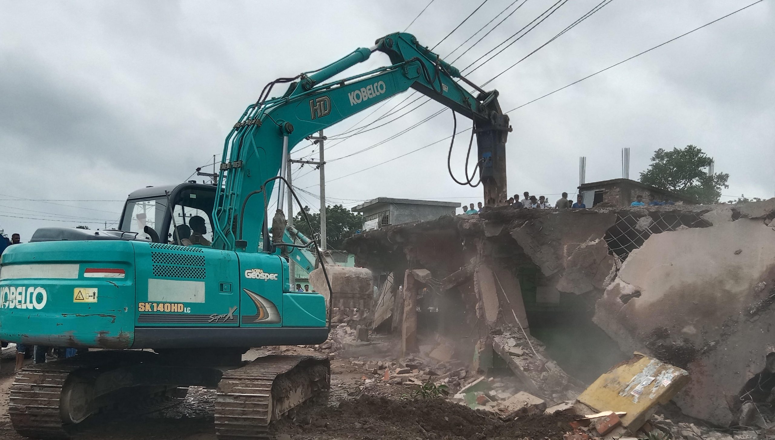 সাতক্ষীরা-মুন্সিগঞ্জ মহাসড়কে অবৈধ স্থাপনা উচ্ছেদ
