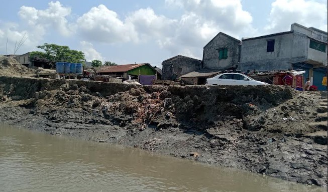 প্রসঙ্গ: বেতনা নদীর ভাঙনে অস্তিত্ব সংকটে বুধহাটা বাজার