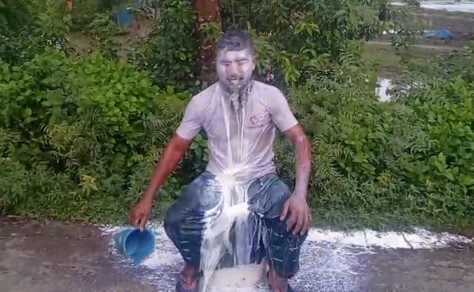এমপির অনৈতিক কা-ে ক্ষোভ: দুধ ঢেলে জামায়াতের রাজনীতির বিদায় নিলেন স্থানীয় নেতা দেলোয়ার