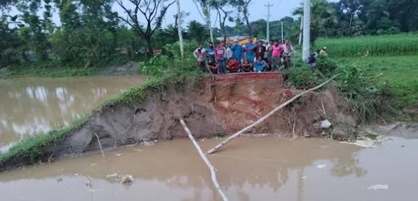 বৃষ্টিতে পারখাজুরা-নলতা ঘাট সড়ক ধস, বাইপাস নির্মাণের উদ্যোগ