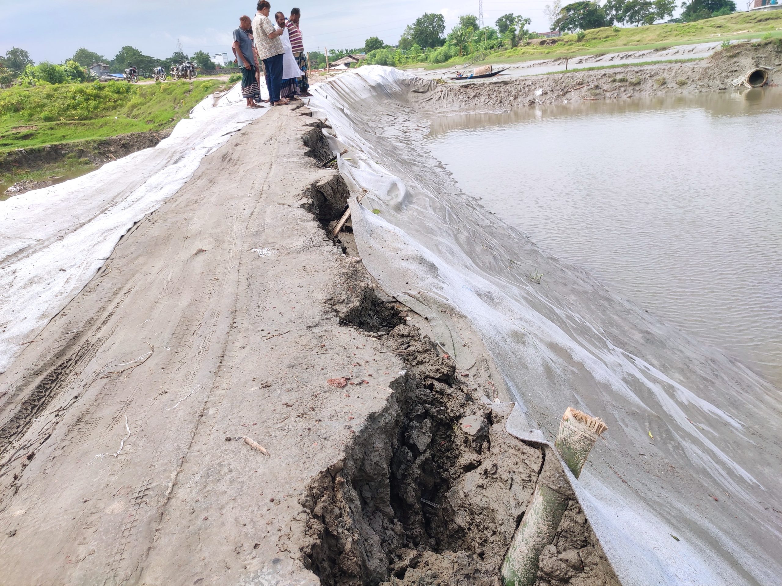 বিনেরপোতা শ্মশানঘাট সংলগ্ন বেতনা নদীর বাঁধে ভাঙন আতঙ্ক, নির্ঘুম রাতে স্থানীয়রা