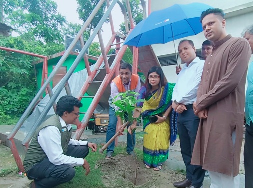 প্রতিটি শিক্ষার্থী ও প্রতিটি পরিবারকে বৃক্ষ রোপণ করতে হবে: জেলা প্রশাসক কাউসার আজিজ