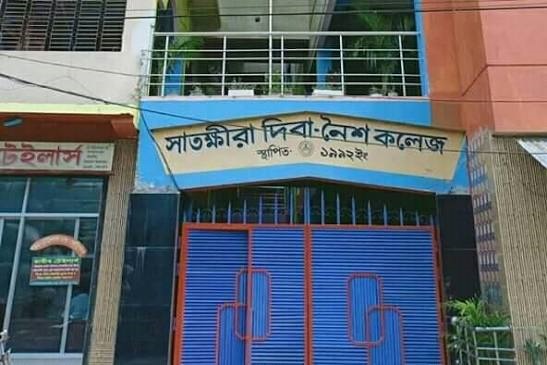 সাতক্ষীরা ডে-নাইট কলেজ কেন্দ্রে চরম গাফিলতি: ভুল প্রশ্নে পরীক্ষা দিয়ে শিক্ষার্থীর ভবিষ্যৎ হুমকির মুখে