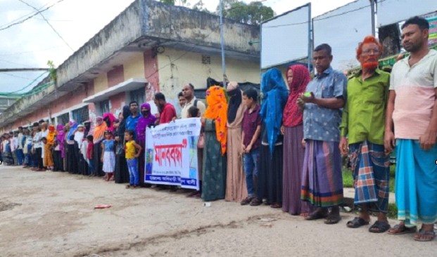শ্যামনগরে চাঁদাবাজির প্রতিবাদে মানববন্ধন