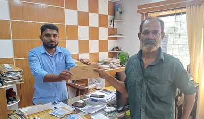 শ্যামনগরে দুস্থদের আর্থিক সহায়তা দিল উপজেলা পরিষদ