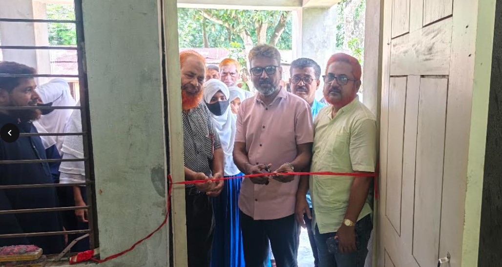 কলারোয়ায় হেলাতলা আইডিয়াল স্কুলে ‘সততা স্টোর’ উদ্বোধন