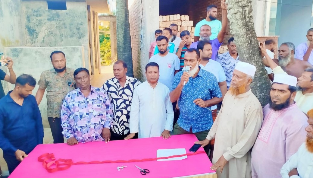 ফিংড়ীর ব্যাংদহা বাজারে গণশৌচাগার উদ্বোধন