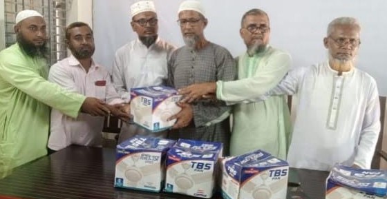 আশাশুনিতে সাংসদের পক্ষে বিভিন্ন প্রতিষ্ঠানে সিলিং ফ্যান বিতরণ