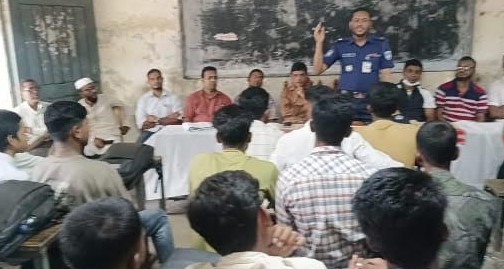 বুধহাটা কলেজিয়েট স্কুলে অপরাধবিরোধী সচেতনতামূলক সভা