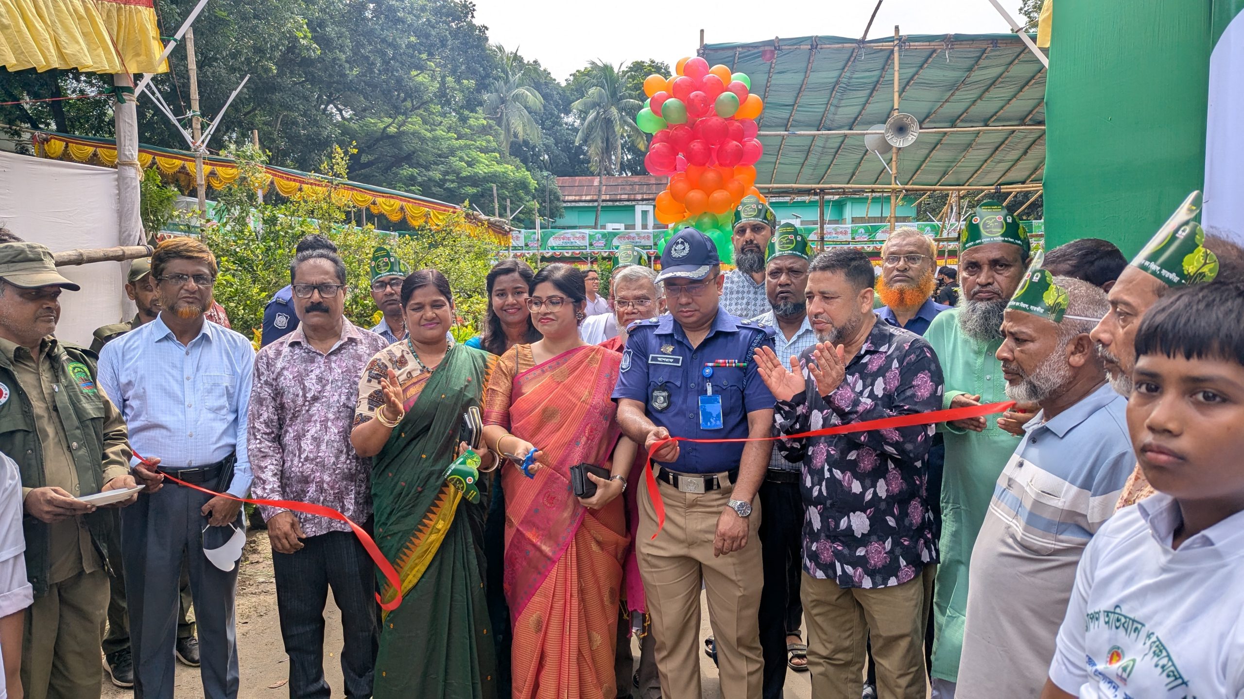 বৃক্ষরোপণে উদ্বুদ্ধ করতে সাতক্ষীরায় ১০ দিনব্যাপী বৃক্ষমেলার উদ্বোধন