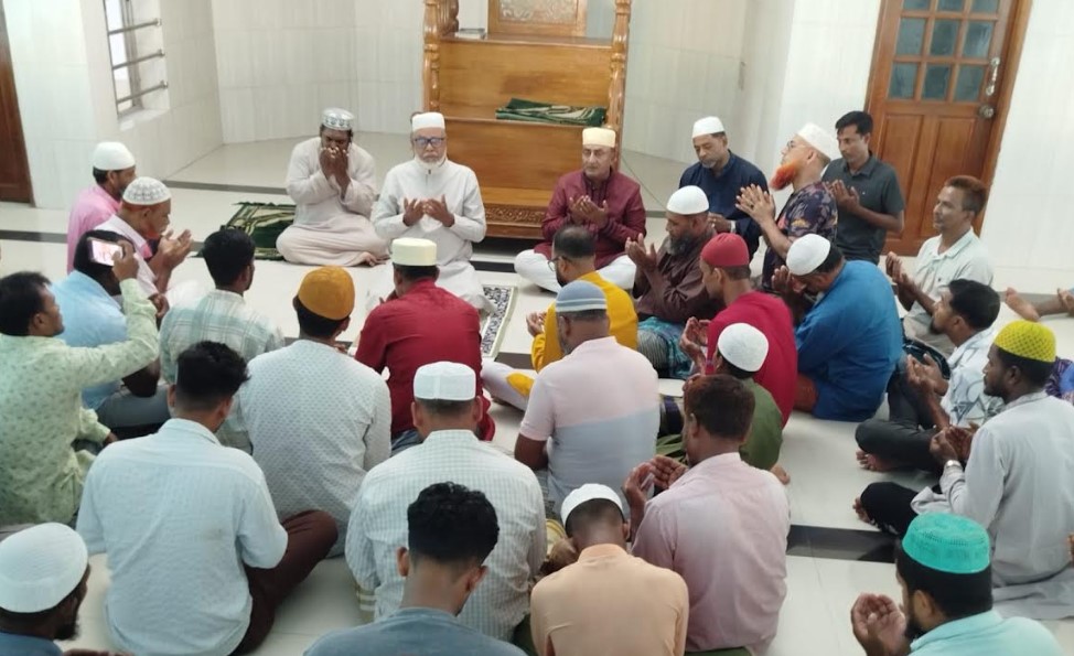 আলিপুর চেকপোস্টে খালেদা জিয়ার ৮২তম জন্মদিন উপলক্ষে দোয়া মাহফিল
