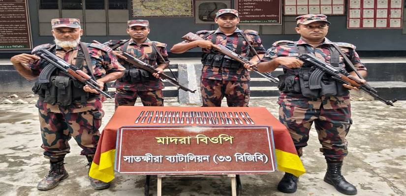 সাতক্ষীরা সীমান্তে বিজিবির অভিযানে প্রায় ছয় লক্ষ টাকার চোরাচালানী মালামাল আটক