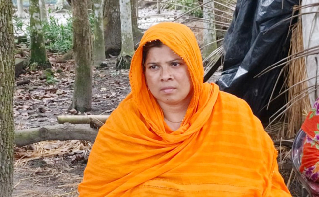 ভারতের পুশইনে ভারতীয় নারী, ঠায় এখনো কলারোয়ায়