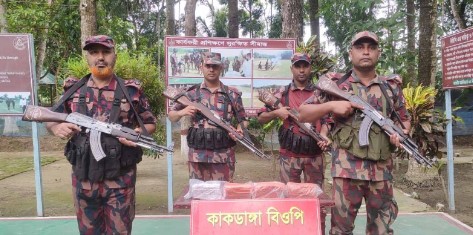 সাতক্ষীরা সীমান্তে বিজিবির অভিযানে লক্ষাধিক টাকার ভারতীয় মালামাল আটক