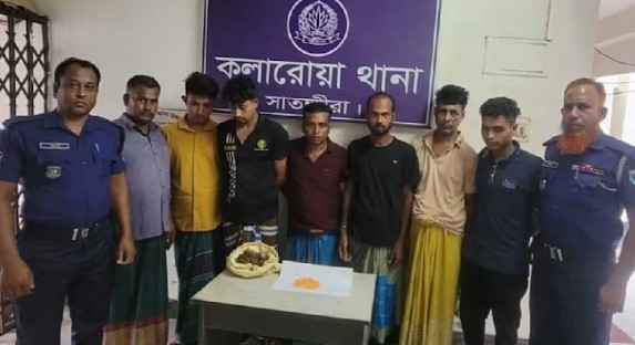 কলারোয়ায় অভিযানে ইয়াবা ও গাঁজাসহ গ্রেপ্তার ৭