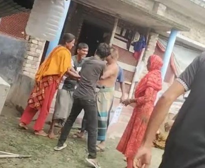 বাবার লাশ বারান্দায় রেখে জমি নিয়ে দুই ভাইয়ের মারামারি