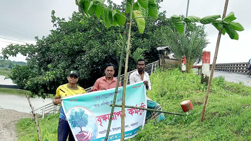 পাইকগাছায় বনবিবির উদ্যোগে বৃক্ষরোপন