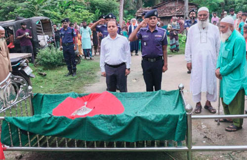 দেবহাটায় বীর মুক্তিযোদ্ধা নুরুন্নবীর রাষ্ট্রীয় মর্যাদায় দাফন