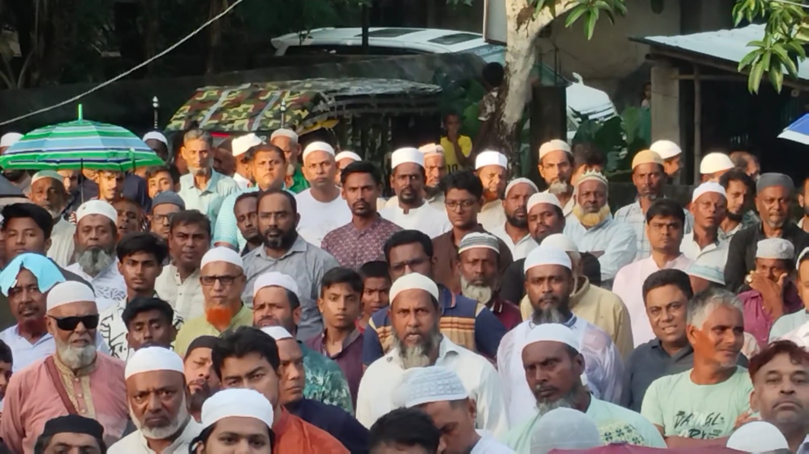 কলকাতায় অগ্নিকাণ্ডে নিহত সাজুর দাফন সম্পন্ন: জানাজায় ক্রিকেটার মোস্তাফিজ