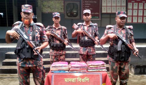 কলারোয়া সীমান্তে বিজিবির অভিযানে ভারতীয় মালামাল আটক