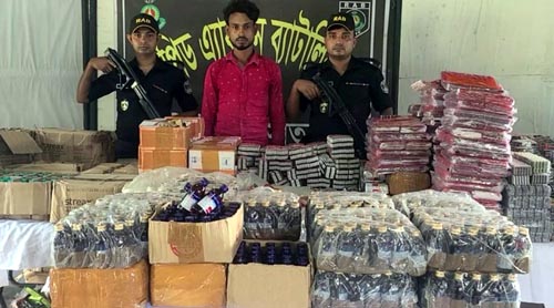 শ্যামনগরে র‌্যাবের অভিযানে ফেন্সিডিল, ওষুধ ও কসমেটিকস উদ্ধার: আটক ১