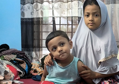 ভারতে জাহাজডুবিতে নিখোঁজ সাতক্ষীরার মামুন: দুই সন্তানের বাবার জন্য নির্বাক প্রতীক্ষা