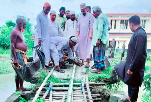 দেবহাটায় গড়িয়াডাঙ্গা বিদ্যালয়ের ভাঙা ব্রিজ সংস্কারের উদ্বোধন