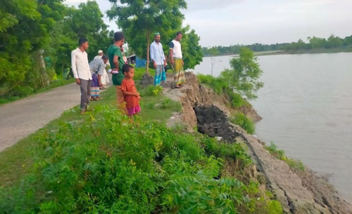 বৈরামপুরে বেতনা নদীর ভয়াবহ ভাঙন, বিপর্যয়ের মুখে তিন ইউনিয়ন