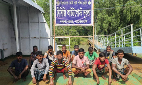 গভীর সমুদ্রে ভাসতে থাকা ফিশিং বোটসহ ১২ জেলেকে জীবিত উদ্ধার করেছে কোস্ট গার্ড
