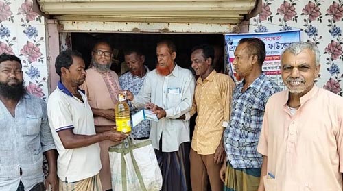 আশাশুনিতে ৭৫০জন নিম্নআয়ের মানুষের মাঝে স্বল্পমূল্যে নিত্যপ্রয়োজনীয় পণ্য বিতরণ