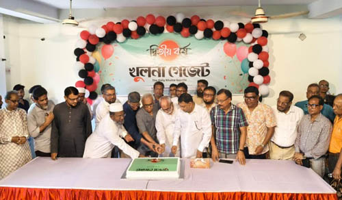 খুলনা গেজেট এর বর্ষপূর্তিতে কেক কাটা ও আলোচনা সভা