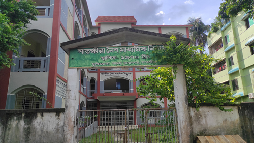 সাতক্ষীরার ৪ প্রতিষ্ঠানে পাস করেনি একজনও: শিক্ষক সংকট ও বেতনহীনতার অভিযোগ