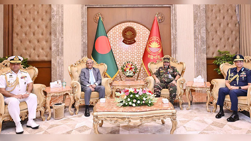 রাষ্ট্রপতির সঙ্গে তিন বাহিনী প্রধানের সাক্ষাৎ