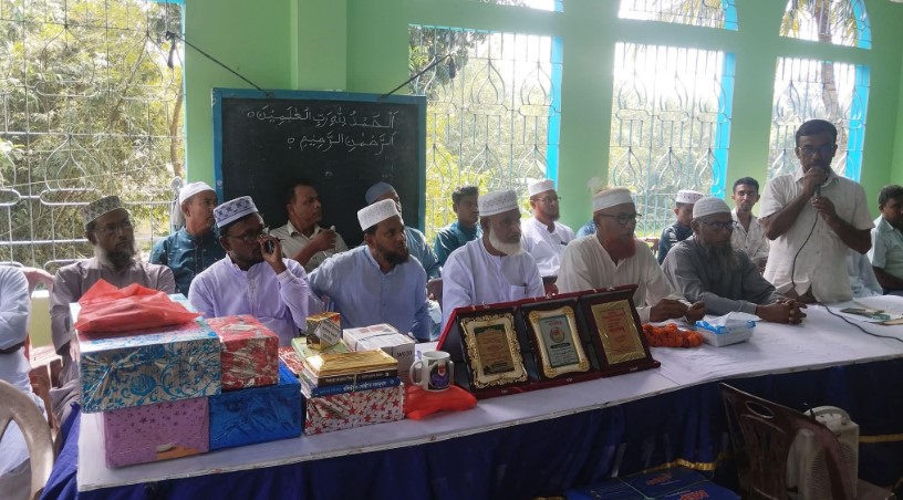 ছয়ঘরিয়া মাদ্রাসার সুপারের বিদায় সংবর্ধনা