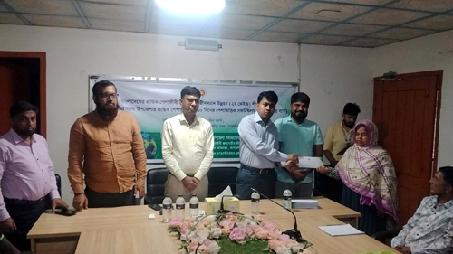 সাতক্ষীরায় প্রান্তিক পেশাজীবীদের ১০ দিনব্যাপী সফটস্কিলস প্রশিক্ষণের সমাপনী