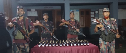 ‎সীমান্তে আড়াই লাখ টাকার মালামাল ও ৮০ বোতল ফেন্সিডিলসহ গ্রেপ্তার ১