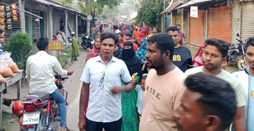 কেশবপুরে চিকিৎসককে মামলায় ফাঁসানোর অভিযোগ, রোগীদের বিক্ষোভ