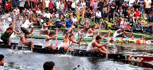 ডহরমৌভোগ কালীগঙ্গা নদীতে নৌকা বাইচ অনুষ্ঠিত