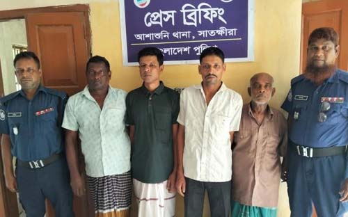 আশাশুনিতে পুলিশের অভিযানে সাজাপ্রাপ্ত আসামীসহ গ্রেপ্তার ৪