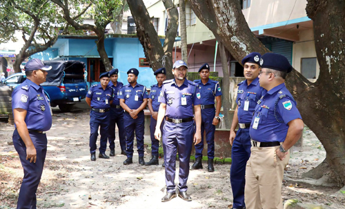 সাতক্ষীরা সদর সার্কেল অফিস পরিদর্শন করলেন পুলিশ সুপার
