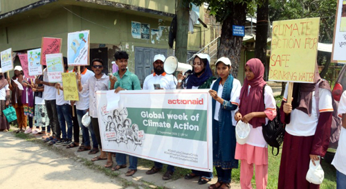 নিরাপদ পানি ও কৃষির উপযোগী পানির দাবিতে শ্যামনগরে যুবদের মানববন্ধন