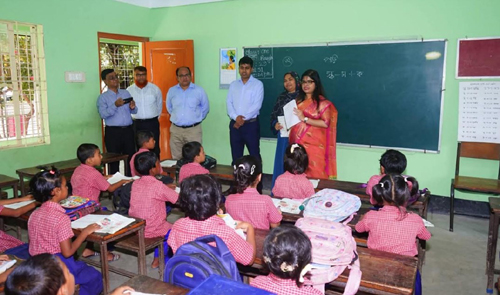 লাবসা সরকারি প্রাথমিক বিদ্যালয়ে জেলা প্রশাসকের আকস্মিক পরিদর্শন
