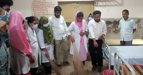 দেবহাটা স্বাস্থ্য কমপ্লেক্স ও সখিপুর ইউনিয়ন পরিষদে ডেঙ্গু প্রতিরোধ পরিছন্নতা অভিযান