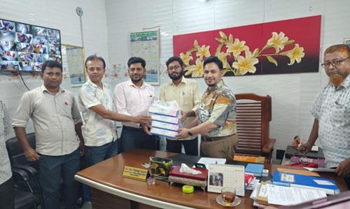 তালায় দুস্থ রোগীদের জন্য ১৫০টি ডেঙ্গু টেস্ট কিট প্রদান