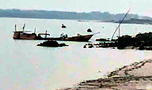 খোলপাটুয়া নদীতে রাতের আঁধারে বালু উত্তোলন, ভাঙন বাড়ার শঙ্কা