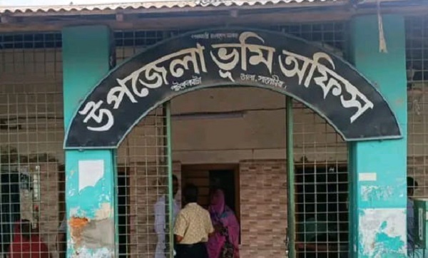 তালা উপজেলা ভূমি অফিসে এসিল্যান্ড সংকটে ভোগান্তিতে সেবাগ্রহীতারা