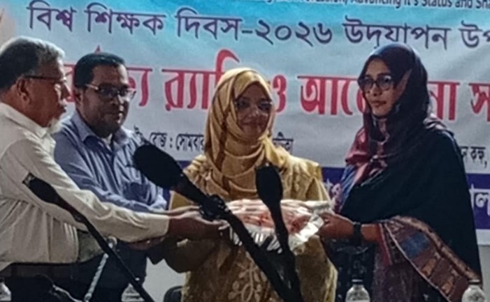 তালায় বিশ্ব শিক্ষক দিবসে কবি শিরিন সাদীকে সংবর্ধনা