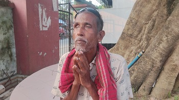 অর্থের অভাবে আটকে আছে সুনীলের চোখের চিকিৎসা