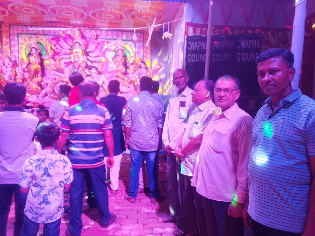 তালায় বিভিন্ন পূজাম-প পরিদর্শন করলেন বাবু